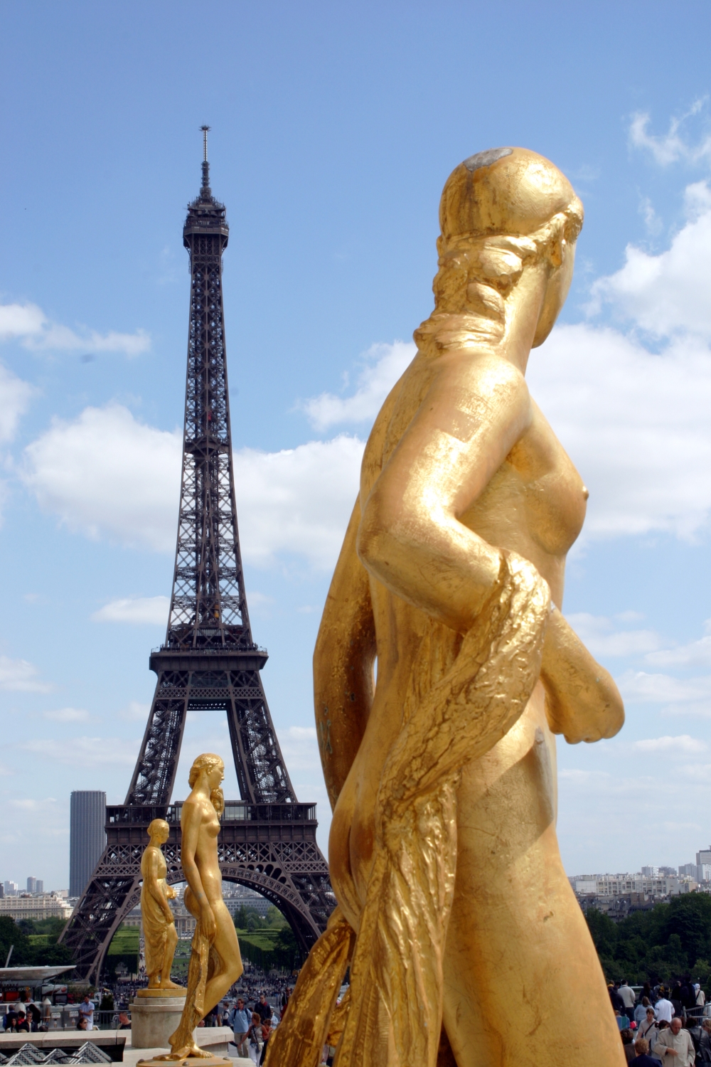Eiffelturm und Statue